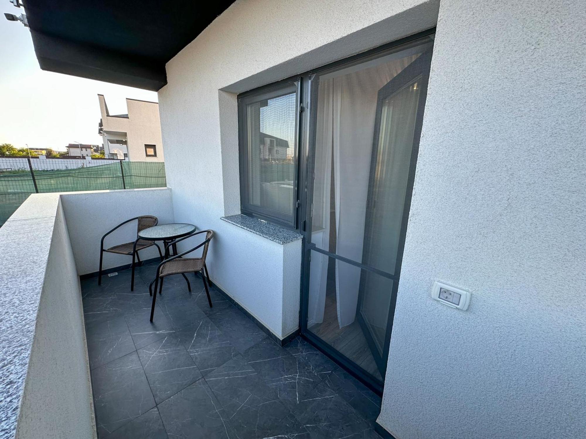 Zim Family Airport Apartment Otopeni Exterior photo